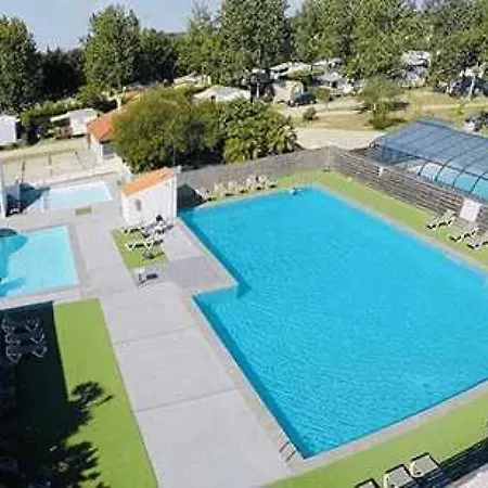 4 Etoiles - Piscine - Efchae